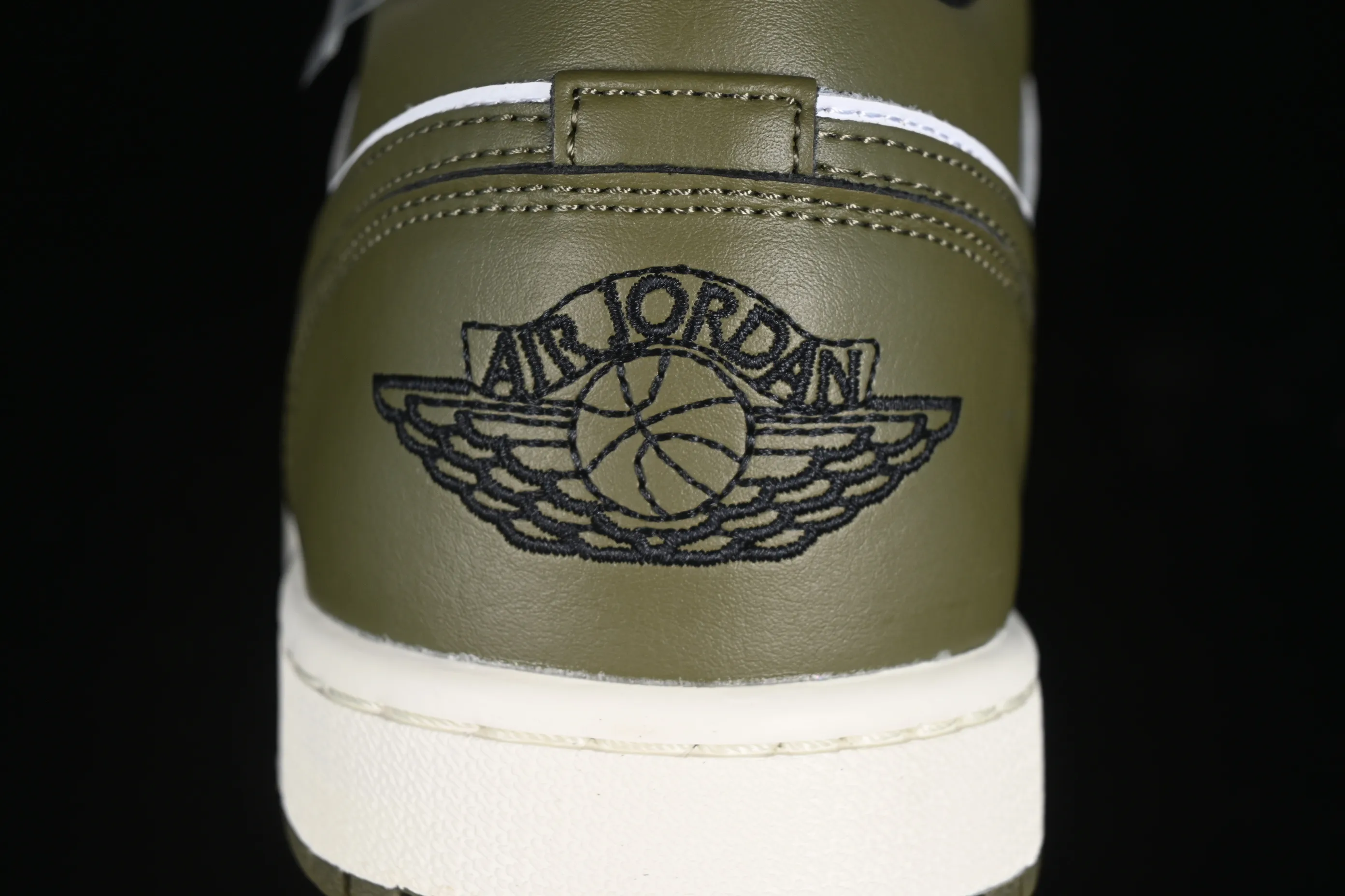 All categories Air Jordan Jordan series basketball shoes Air Jordan 1 Low Air Jordan 1 Low "Medium Olive" AJ1 Joe 1 olive green low-top cultural and casual sneakers 553558-092